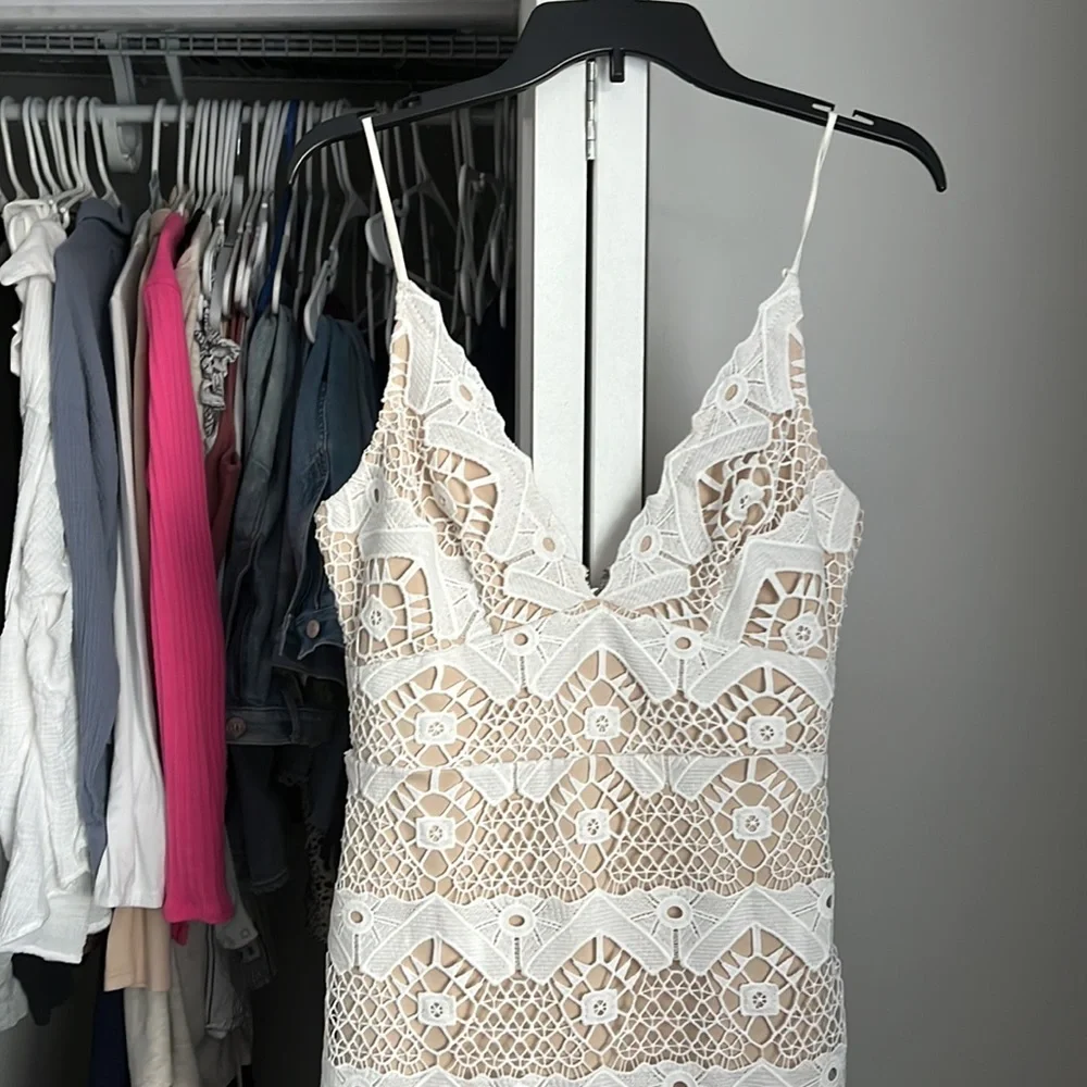 Lulu’s White & Beige Lace Dress, worn once - Picture 3 of 7